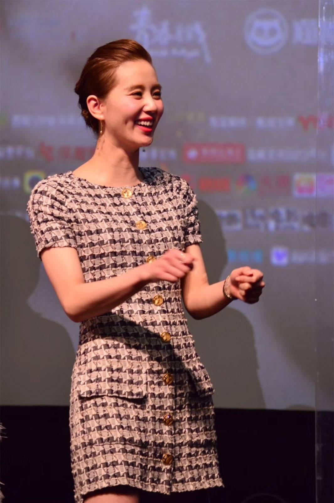 刘诗诗生图状态下,也这么优雅耐看_显得_发型_脸型