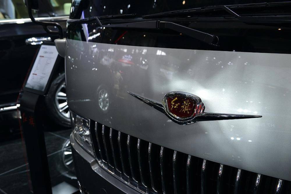 低调奢华的红旗l6,挂经典"葵花"车标!哪里输给丰田考斯特?