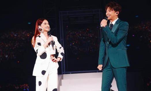 杨丞琳写长文悼念黄鸿升:遇见他是我一生之幸_小鬼_李荣浩_初恋