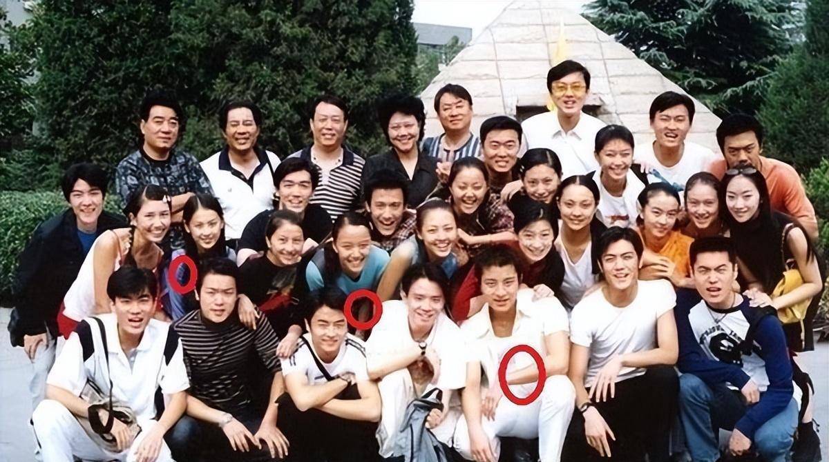 与黄圣依,王珞丹,赵柯,边潇潇等是同班同学