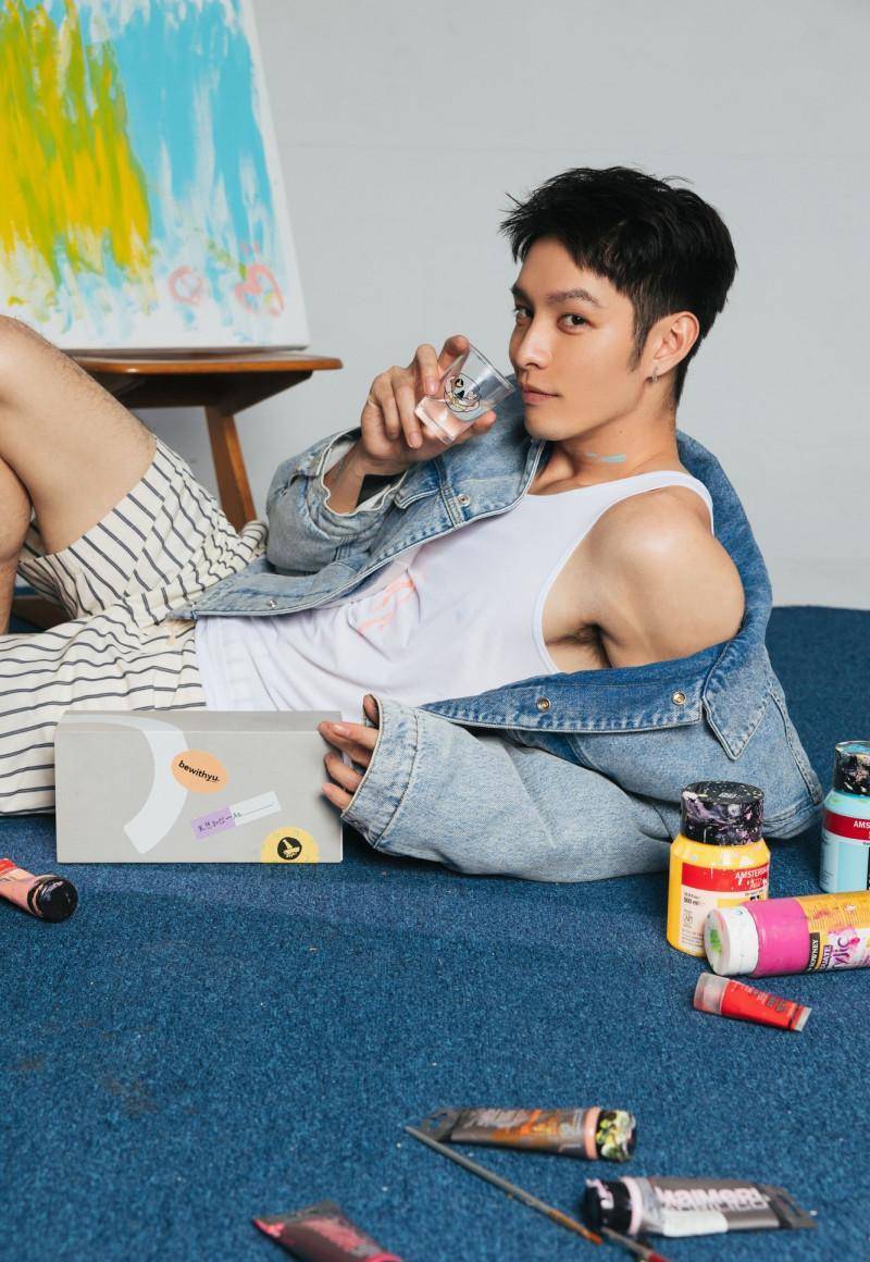 曹佑宁公布爱王净,继而公布喜讯,自掏腰包捐善款_合作_生日_组织