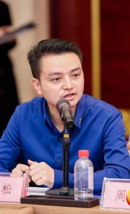 省网络直播专委会会长阮飞刚发言,他首先对网络直播协会这两年多的