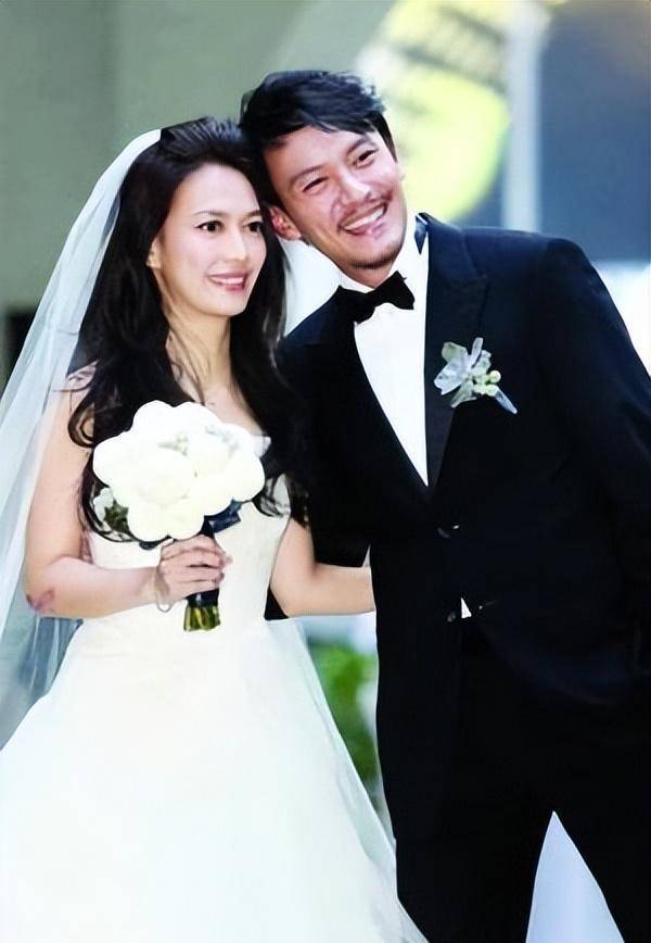 到她手上祝愿其早日找到幸福之后舒淇又与王力宏展开露水情缘和余文乐