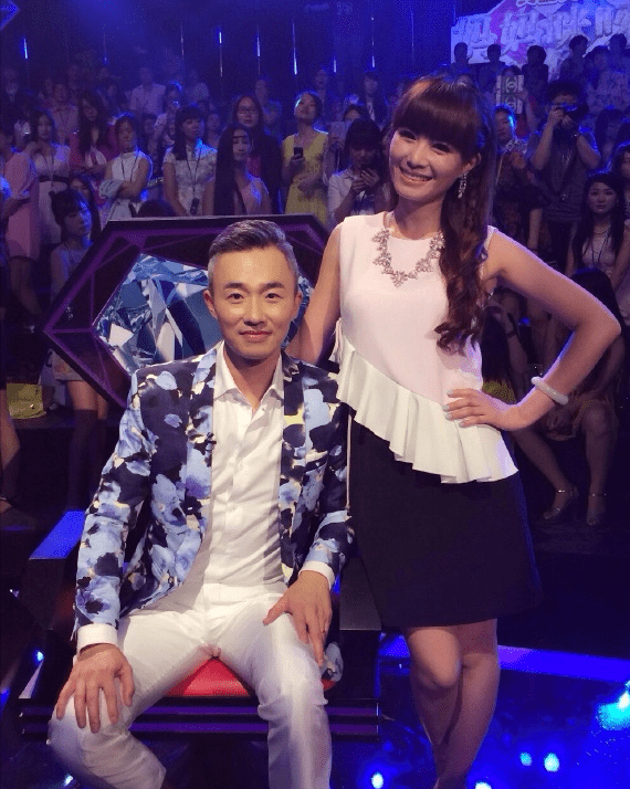 曝主持人万蒂妮离婚,带着女儿净身出户,本人秀恩爱辟谣婚变_网友_老公