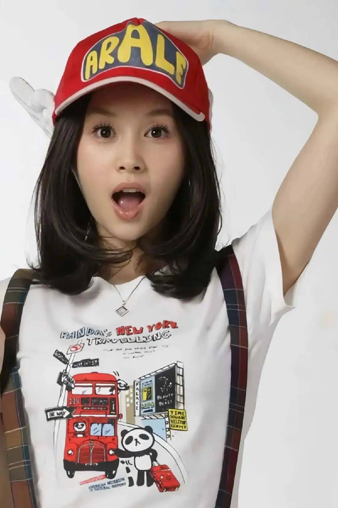 张子枫穿吊带被公开羞辱:她的胸,到底碍了谁的眼?_贾静雯_个子_身材