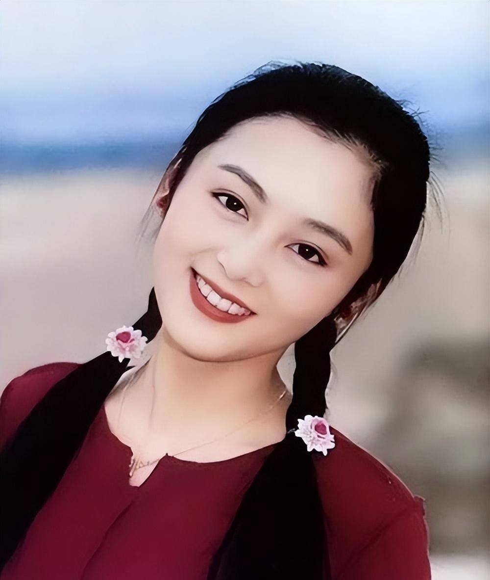 北京这一夜,扯开陈红最后的遮羞布,网友:"老"得像倪萍_陈凯歌_陈飞宇