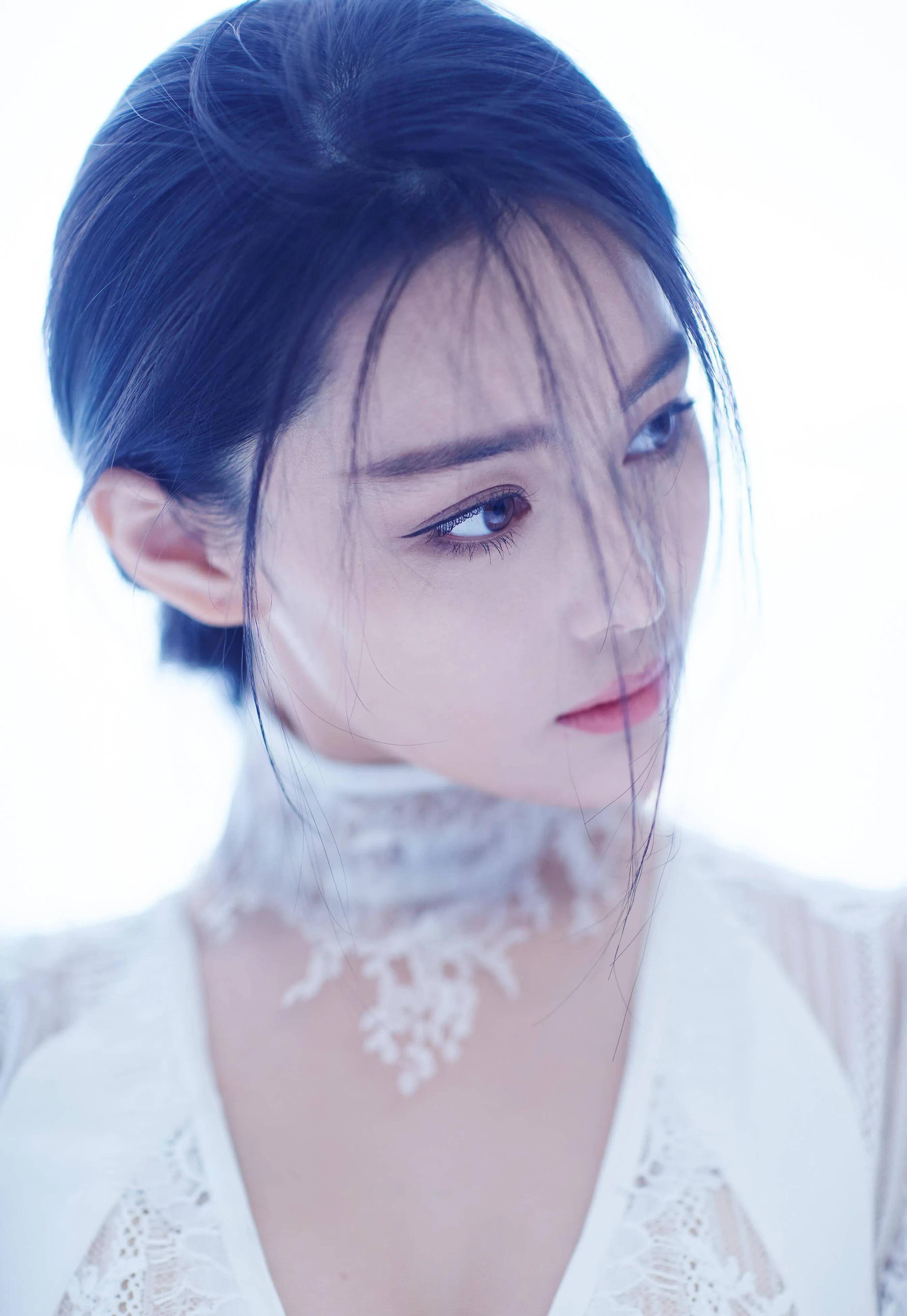 当辣妈张馨予穿上时尚袜,朋友都说:好看,有气质_美人_明星_作品