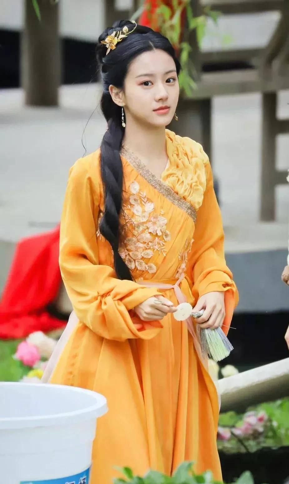 年轻漂亮的包上恩被导演们力捧,有望成为新一届女顶流_李一桐_新人_射雕英雄传