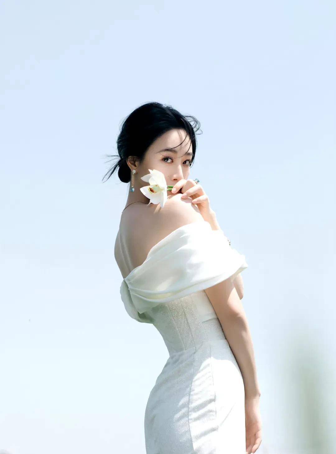 中国电影大数据节红毯亮相,张译易烊千玺张艺谋冯小刚众星云集_江疏影