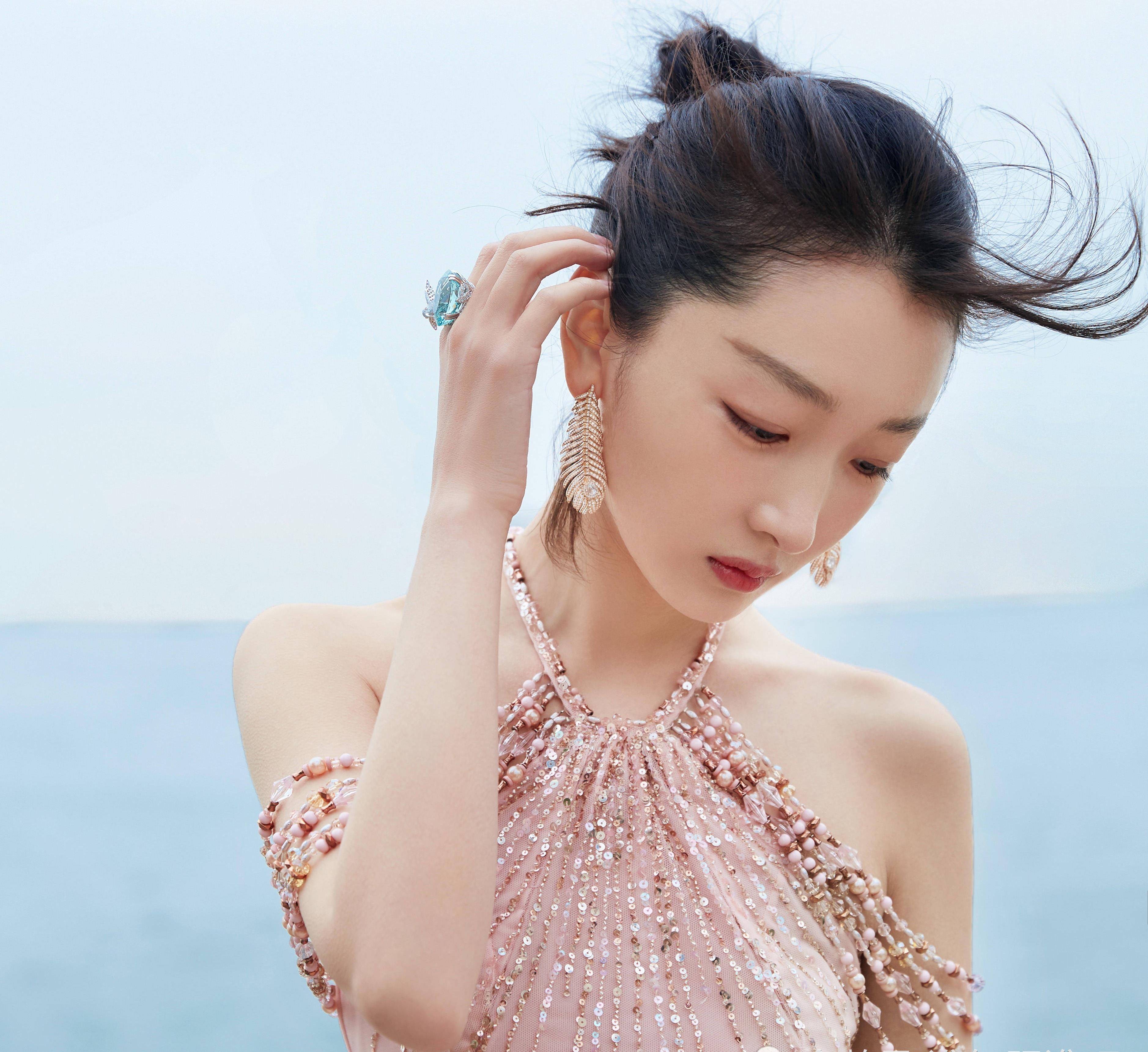 一边极力否认,一边夸奖思雅cp?