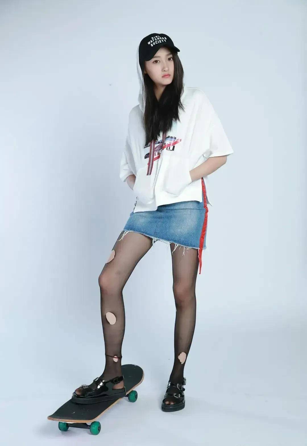 关晓彤丝袜 来自搜狐网