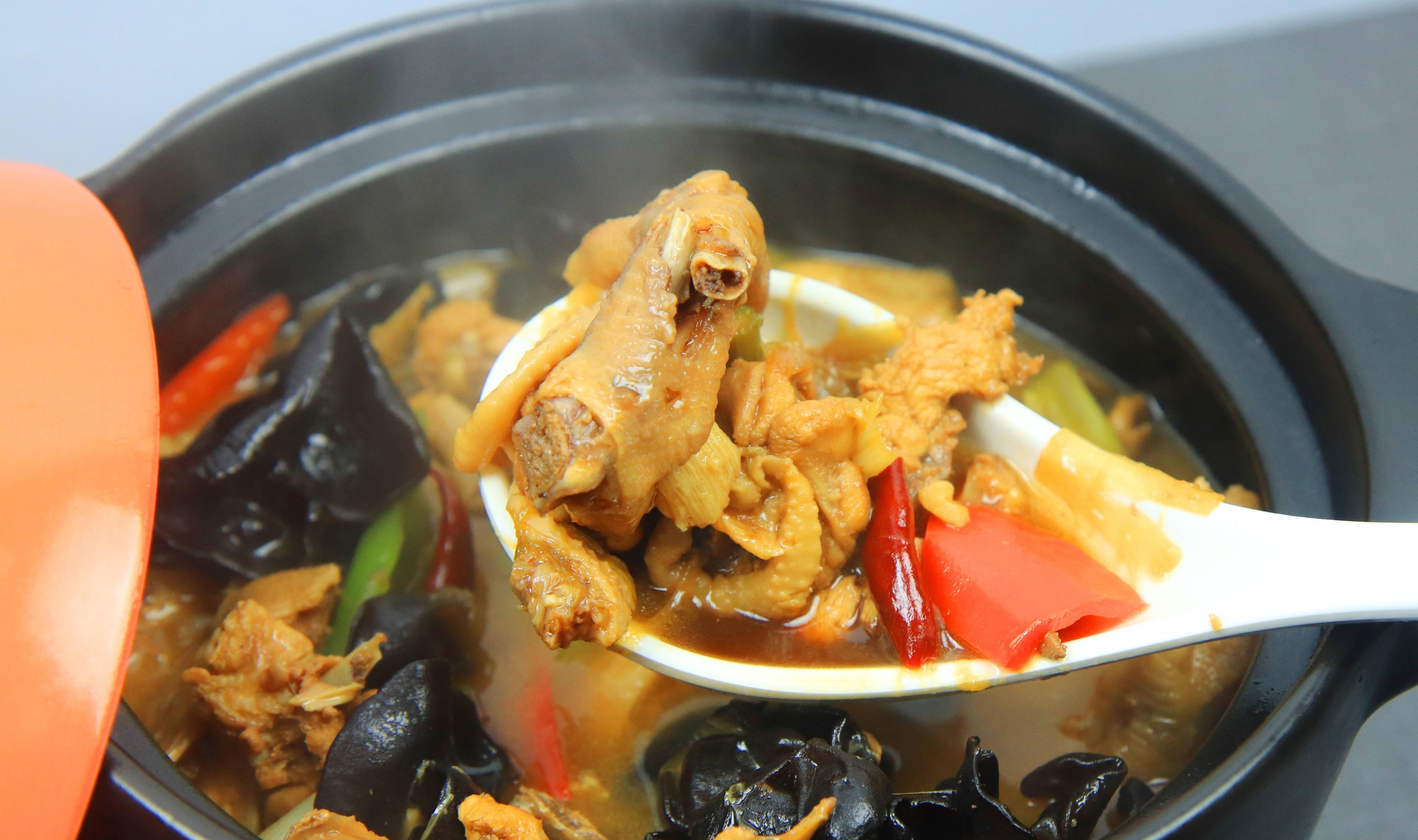 砂锅鸡这样做才好吃,学会这个方法,鸡肉鲜嫩不腥,汤汁浓香四溢_鸡块