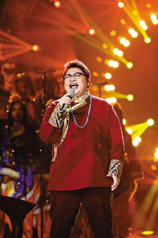 《天路》,还有令人心碎的《天亮了》,更有传唱至今的《那片海》等经典