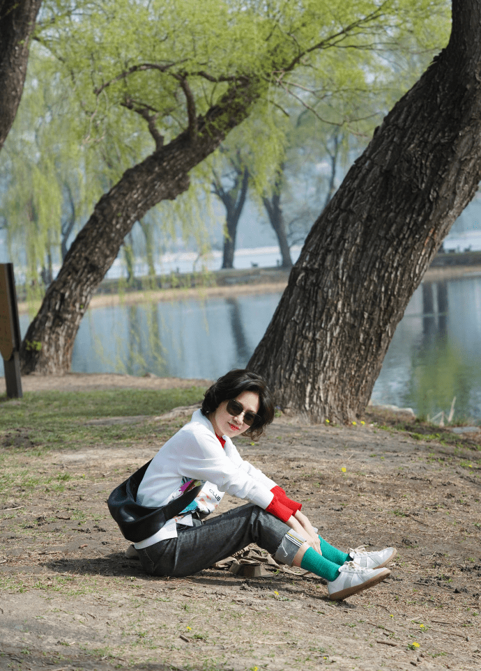 看51岁是史小诺穿衣简单,却美得知性大气_黑色_气质_风格