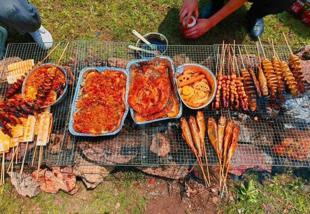 山哩控股团建之旅-踏青烧烤红枫湖,共享团队美好情_同事_食物_辣椒