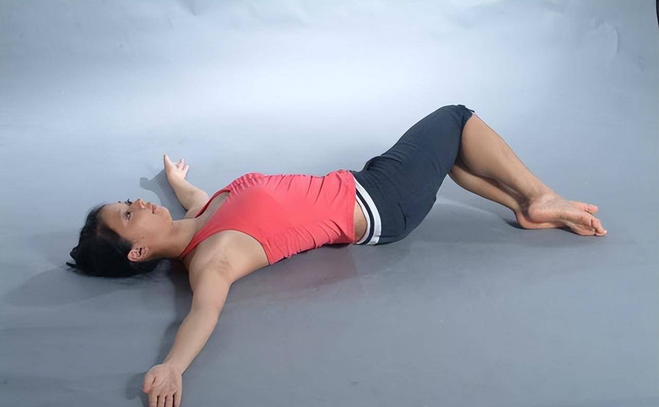 金晨晒健身腹肌照,网友却说:体脂率太低,再胖点就好了_身材_舞蹈_肌肉