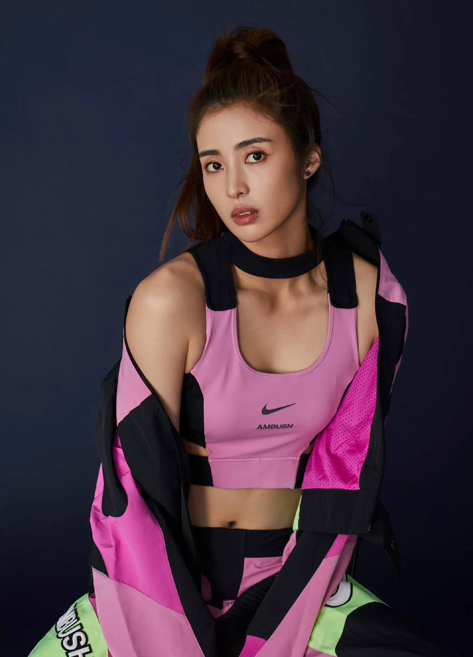 女足门将赵丽娜跨界成功,退役14天官宣参加《浪姐4》_转型_的足球