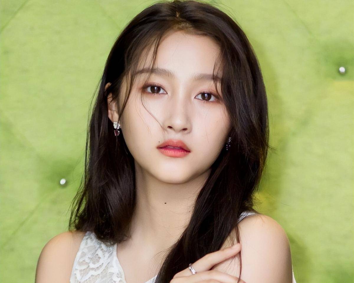 《追爱家族》被忽略的一个女配角,酷似关晓彤,真的很美很有气质_方川