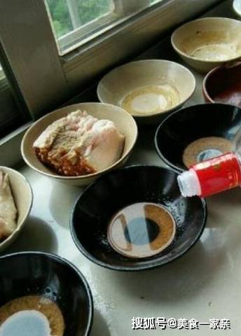 原创            正宗扣肉的家常做法，做法其实也不难，过节在家就能自己做！（扣肉做法最正宗的做法视频教程）