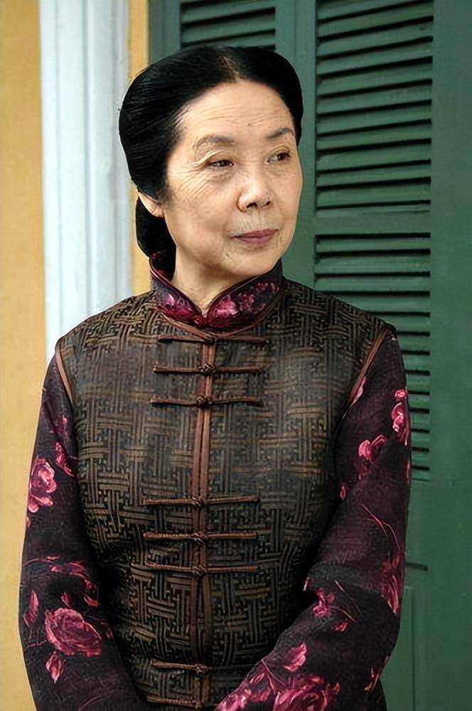 郑振瑶:68岁再夺"金鸡"影后,丈夫病逝后她在悲痛中坚强_游惠_表演_中