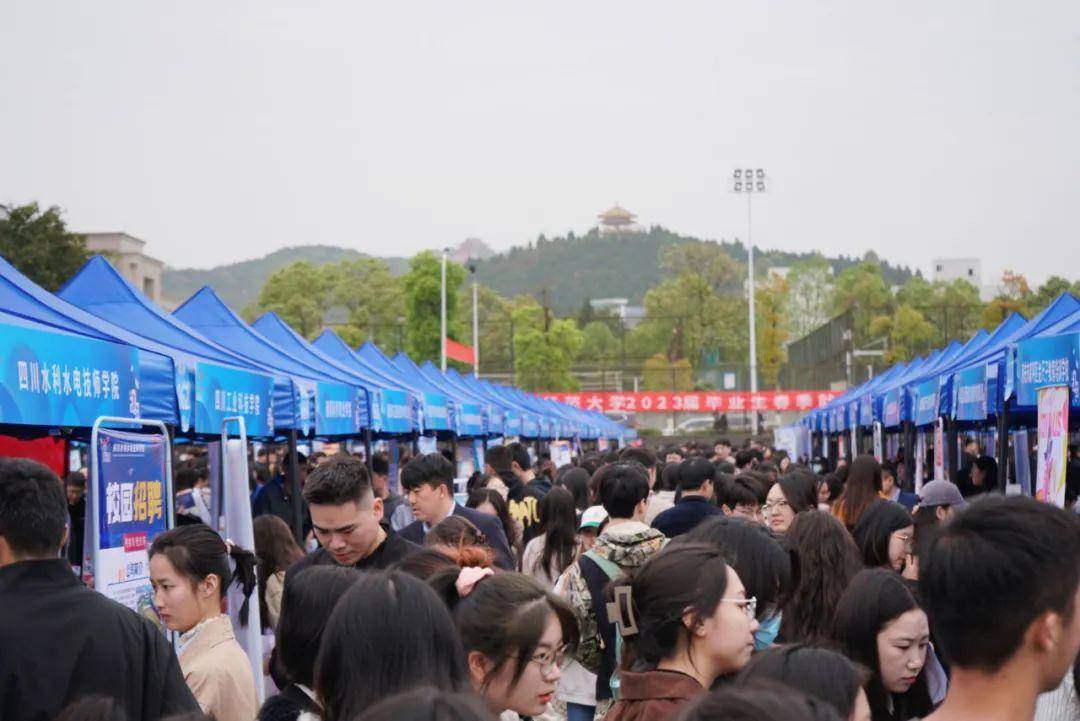 与往年相比,此次双选会更加注重与校友企业之间的合作,中太经管院企业