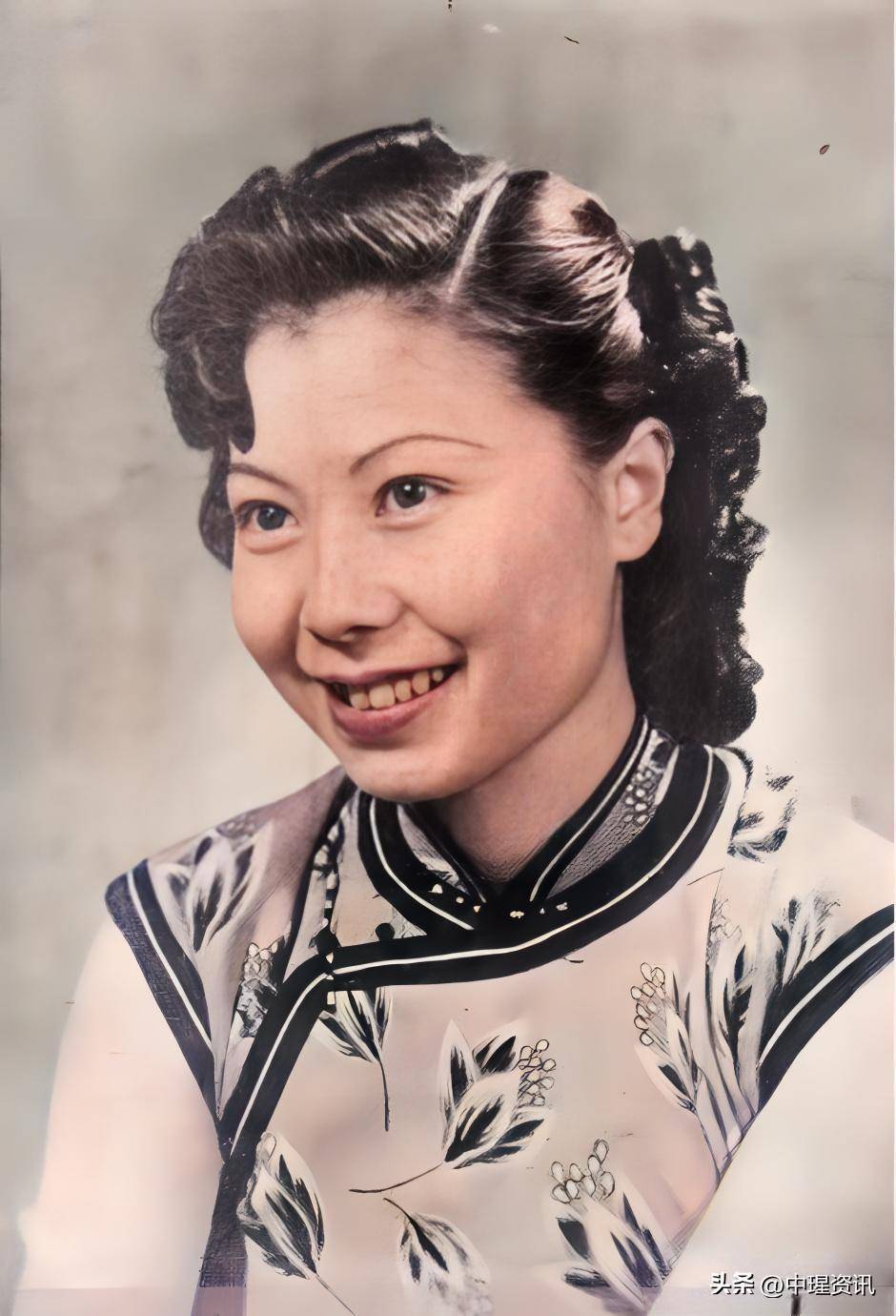 出生于江苏崇明(今属上海),著名电影演员.