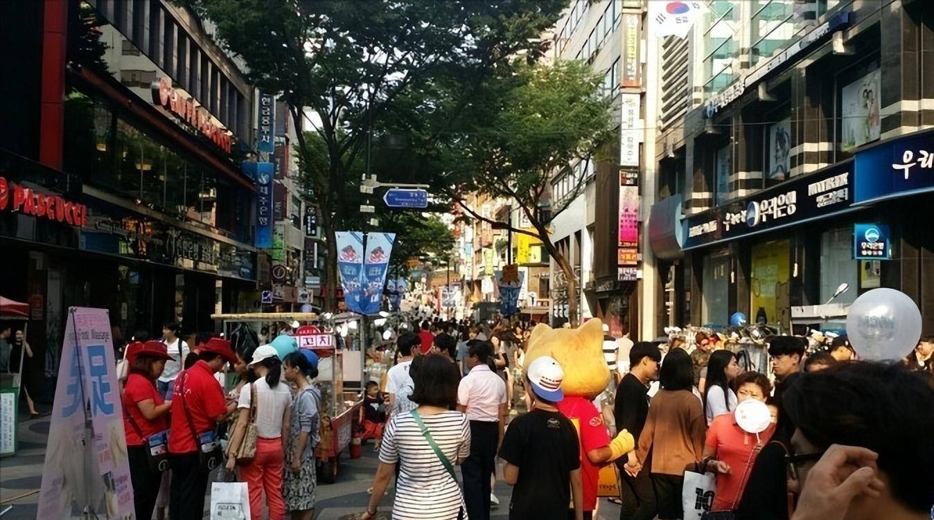 欲求中国游客拯救韩国经济:为迎中国五一长假,韩国大办旅游活动_明洞