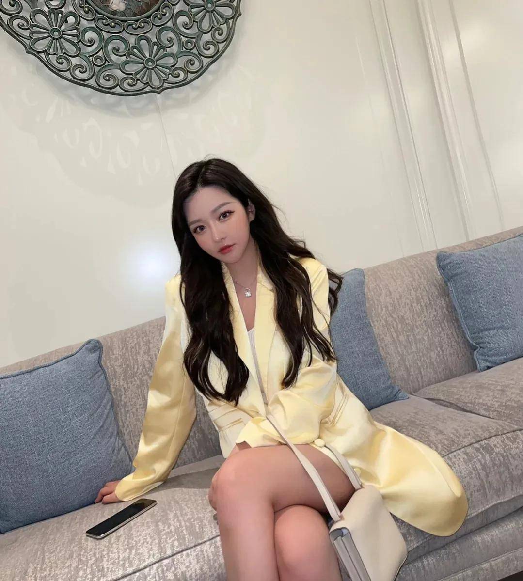 网红方丈的老婆主播小杜凤,是一个开宾利的小女人!_辛巴_的结果_气质