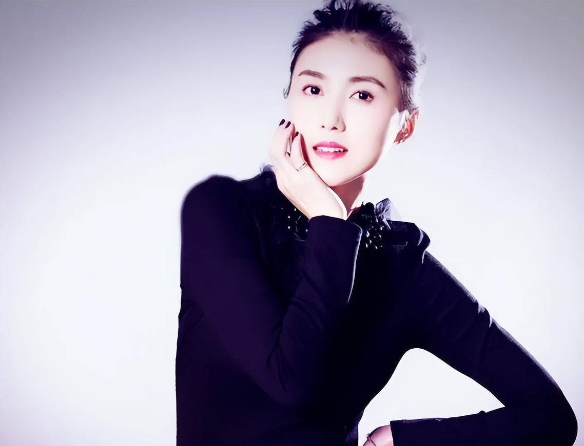 白雪岑是很多观众都非常喜欢的一位年轻配音演员,她的声音非常有特色