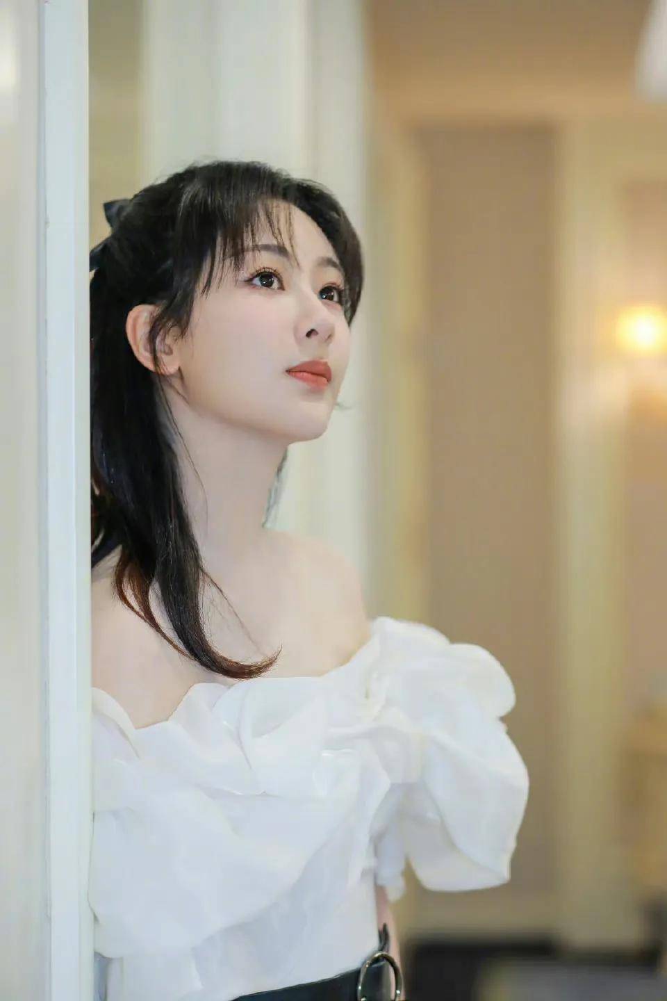 内心强大的5位女星,鞠婧祎全网黑到众人敬,赵丽颖杨幂差距拉大_网友