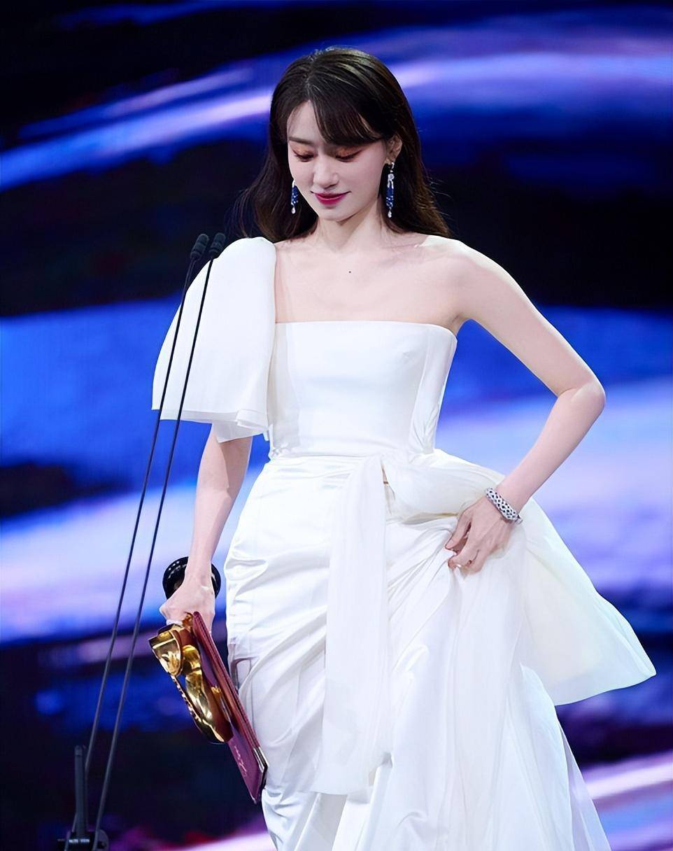 张小斐:反客为主,金鸡奖颁奖盛典上"去年是影后今年变主持人"