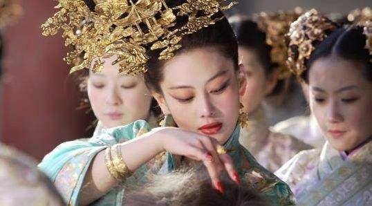 半老徐娘的万贵妃凭什么能力压群芳,独享明宪宗专宠23年_朱见深_万贞