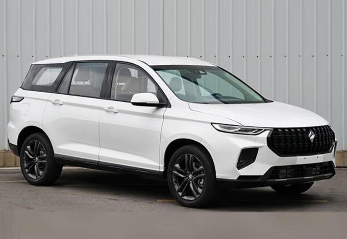 新宝骏跨界7座suv,长近5米轴距2米9,动力输出和外观更像mpv