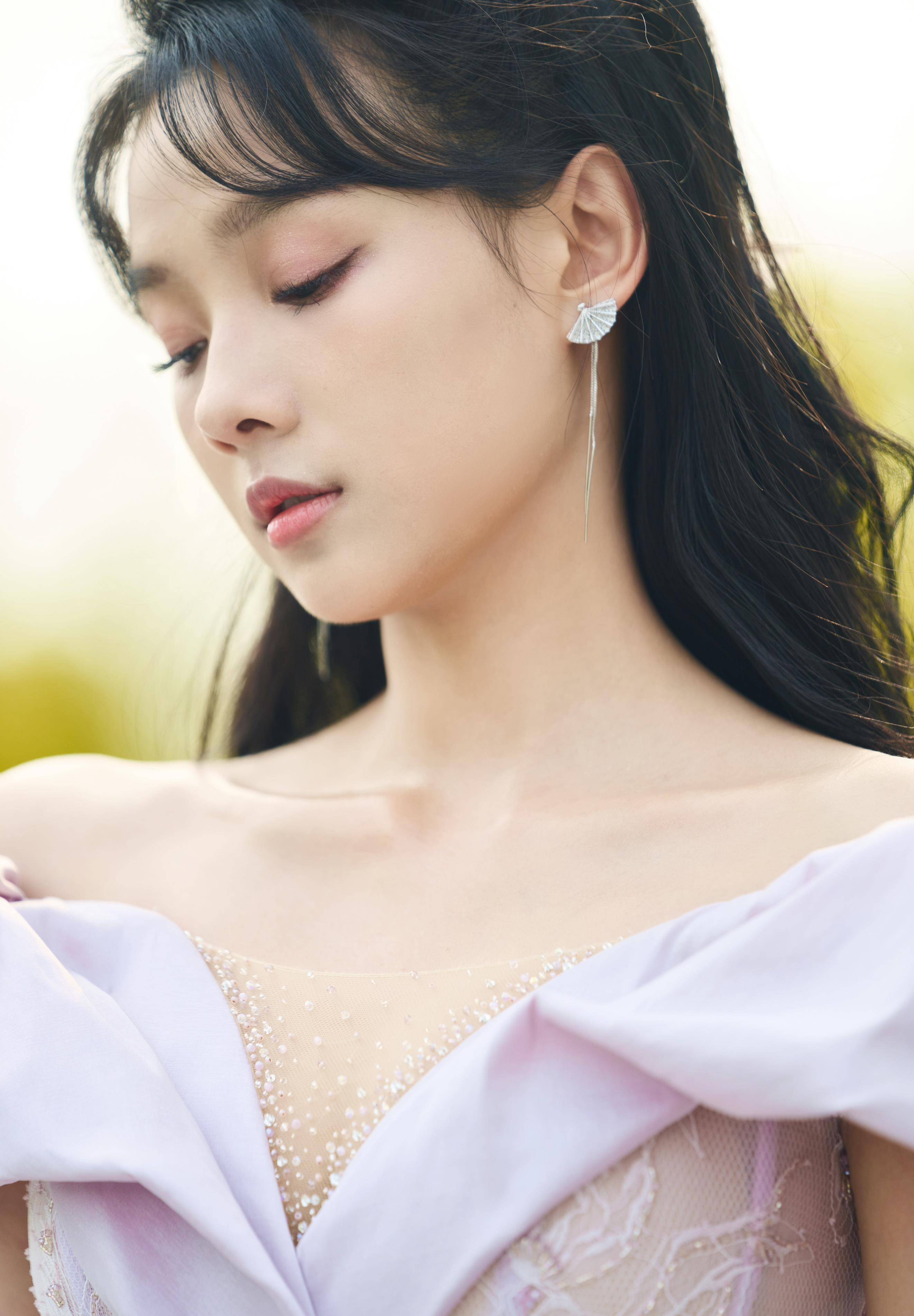 鲁照华 - 写真024期 典礼裙清新又惊艳,笑容甜美既少女又魅力十足