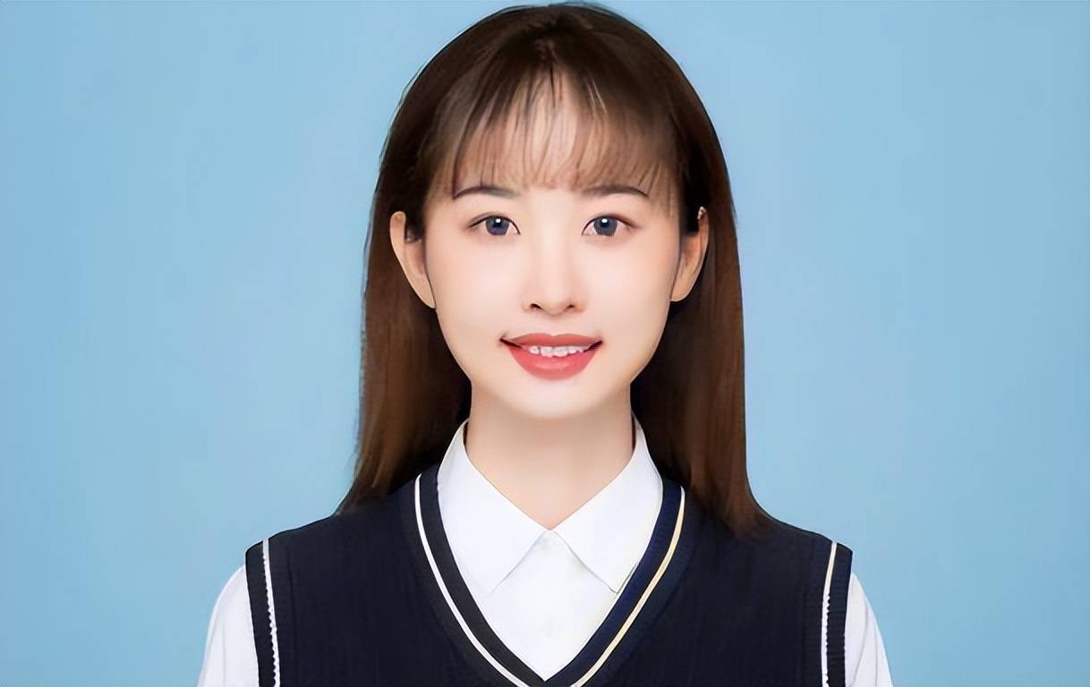 莫过于毕业与就业了,尤其是毕业证照片往往也会影响学生的就业,但若是