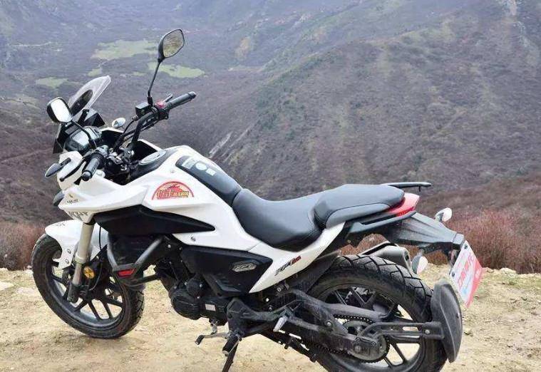 总的来说,力帆kpt450这款全新的国产拉力车新,整体表现还是不错,唯一