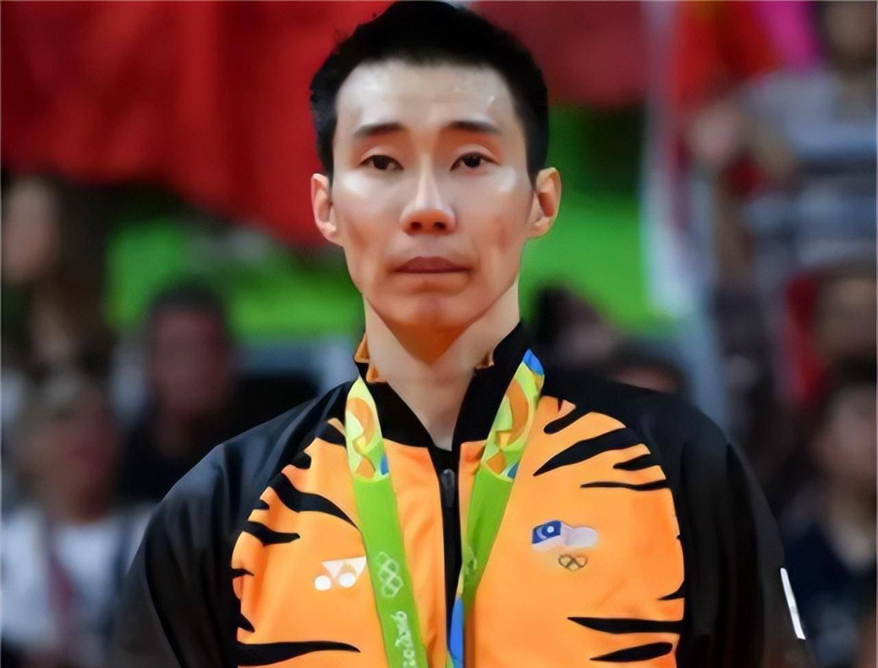 李宗伟抗癌:电疗33次,喉咙彻底断了,吃饭打麻药,老婆流泪洗脸_黄妙珠_