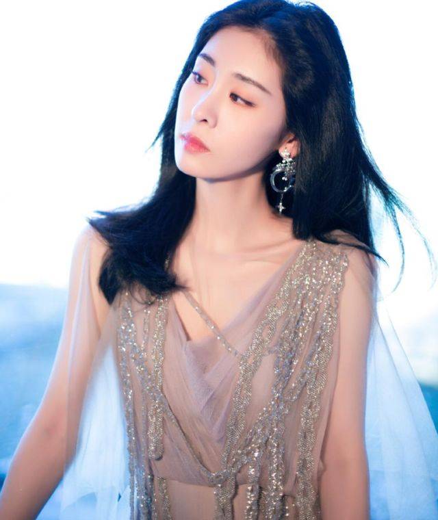 张碧晨后悔让女儿进华家门,称要持续维权,华晨宇反应却有些平淡_传闻