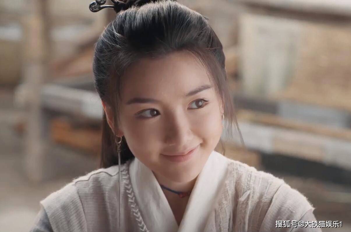 演技在线,可以灵活演绎那些不受瞩目的小人物,但演被观众拿着放大镜看