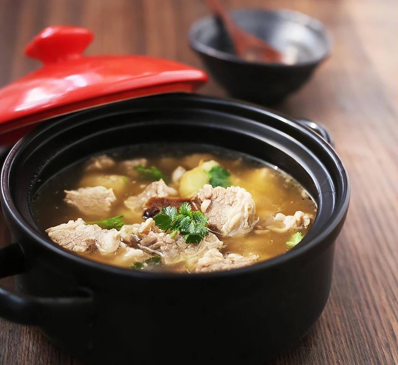 1,食谱:陈皮砂仁牛肉汤晚秋霜降气渐寒,建议多给家人喝这5道热汤,顺应