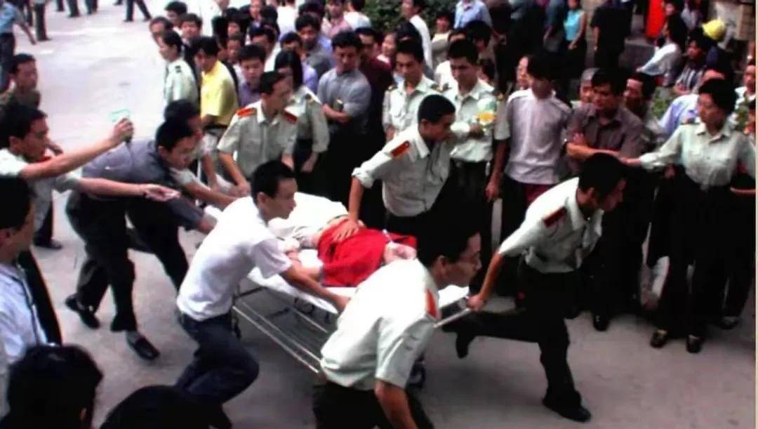 南京汤山投毒案42人死亡,300多人中毒,只因为生意比人家做的好_警方
