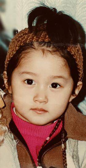 15年和17年,关晓彤出版了两本自传,详细描述了她的初中和高中生活