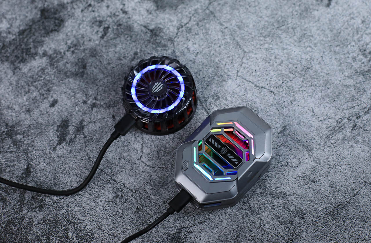 红魔散热器4Pro背夹版：夏天玩游戏手机发热掉帧？不存在！