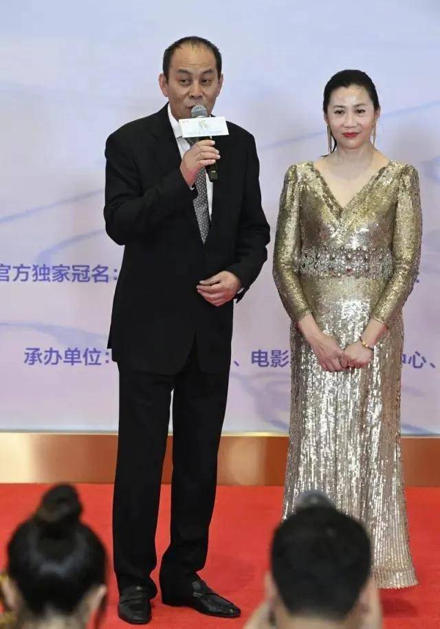 张光北和老婆的夫妻相消失了,他头发稀疏衰老了,老婆却逆生长了_陈炜