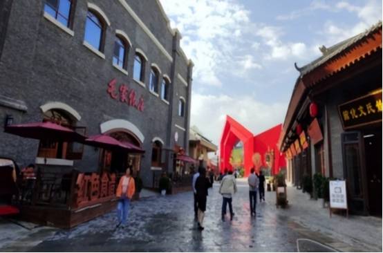 延安红街“特色美食街”，奠定红色旅游
