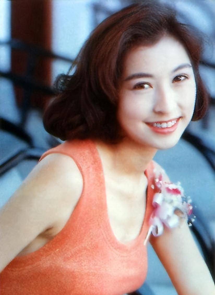 不傍大款,不炒绯闻,痴情的4位女港星,把生活过成了偶像剧