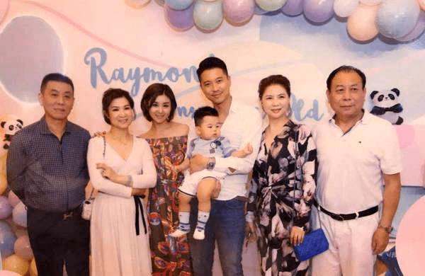 王雷夫妻都遗传了妈妈高颜值,他帅气李小萌漂亮,两爸爸长相一般_照片