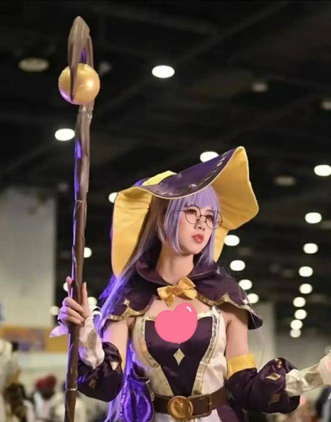另一类就是喜欢二次元的coser们,在漫展上cos自己喜欢的角色,这些装扮