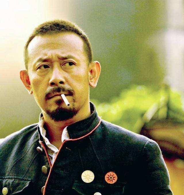 2009年姜文筹拍《让子弹飞》,为请周润发出演,亲手写了一封信_葛优