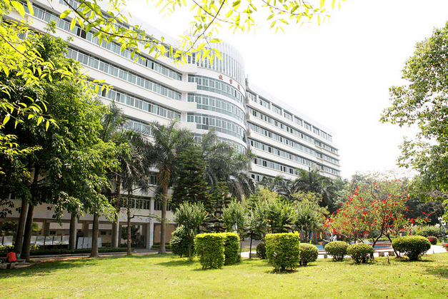 仲愷農業工程學院廣東醫科大學的前身是中山醫學院湛江分院,創建於